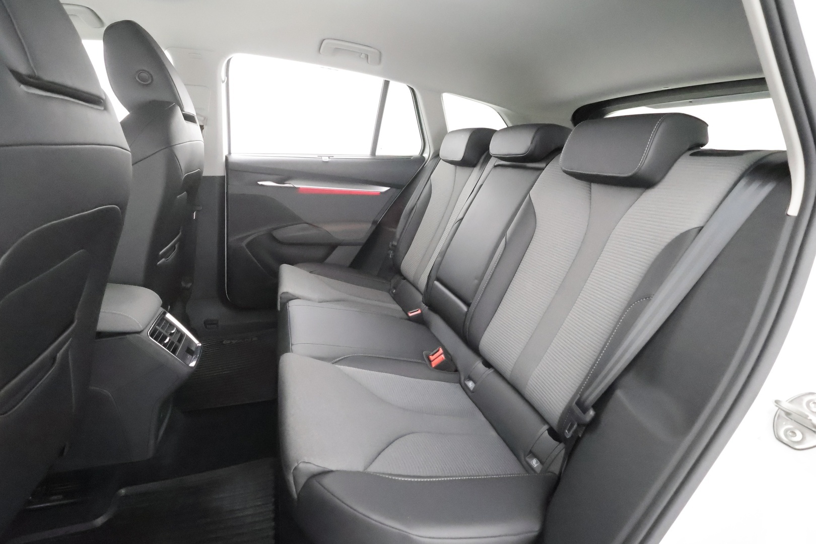 SKODA Enyaq 2023