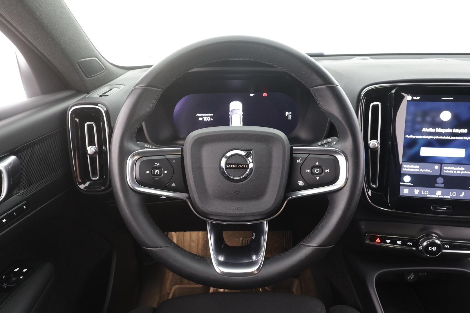 VOLVO XC40 2023