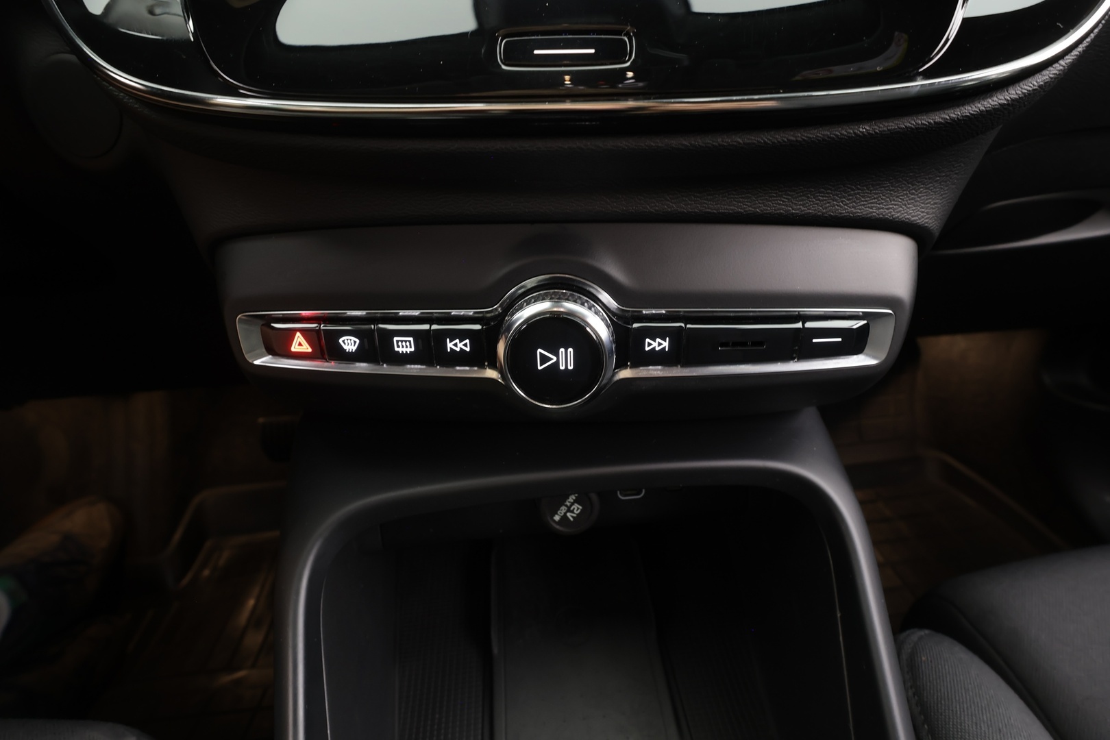 VOLVO XC40 2023