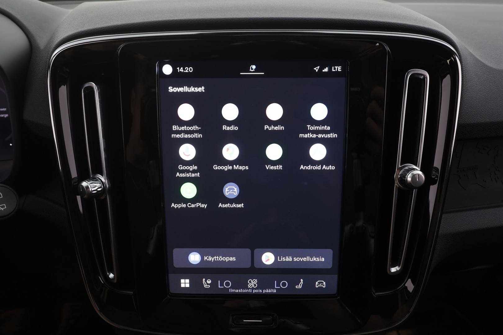 VOLVO XC40 2023