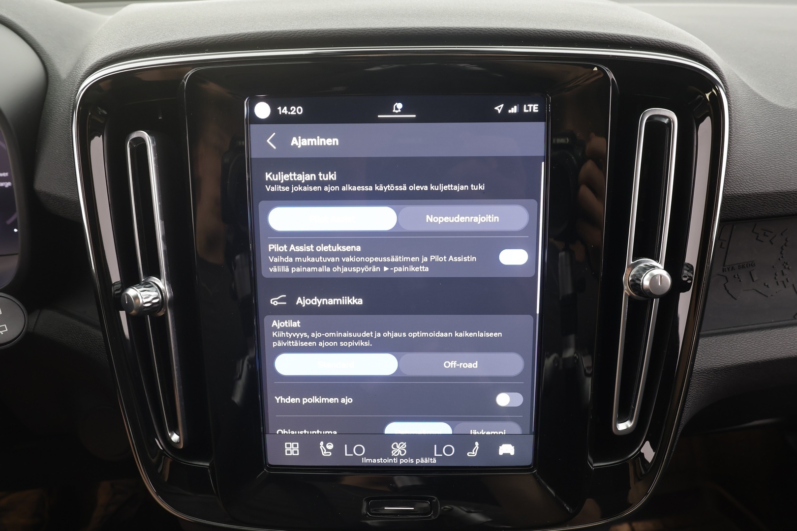 VOLVO XC40 2023