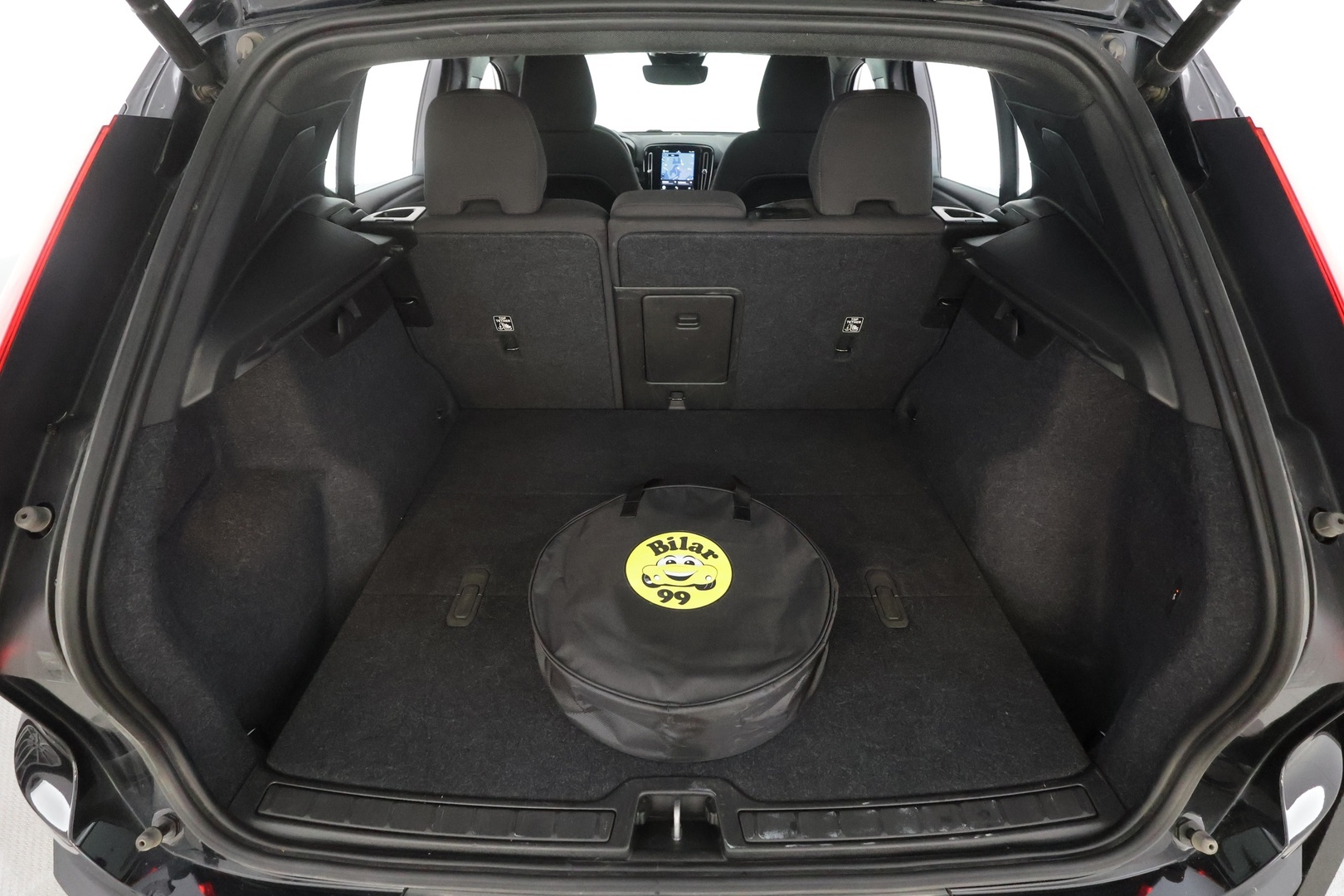 VOLVO XC40 2023