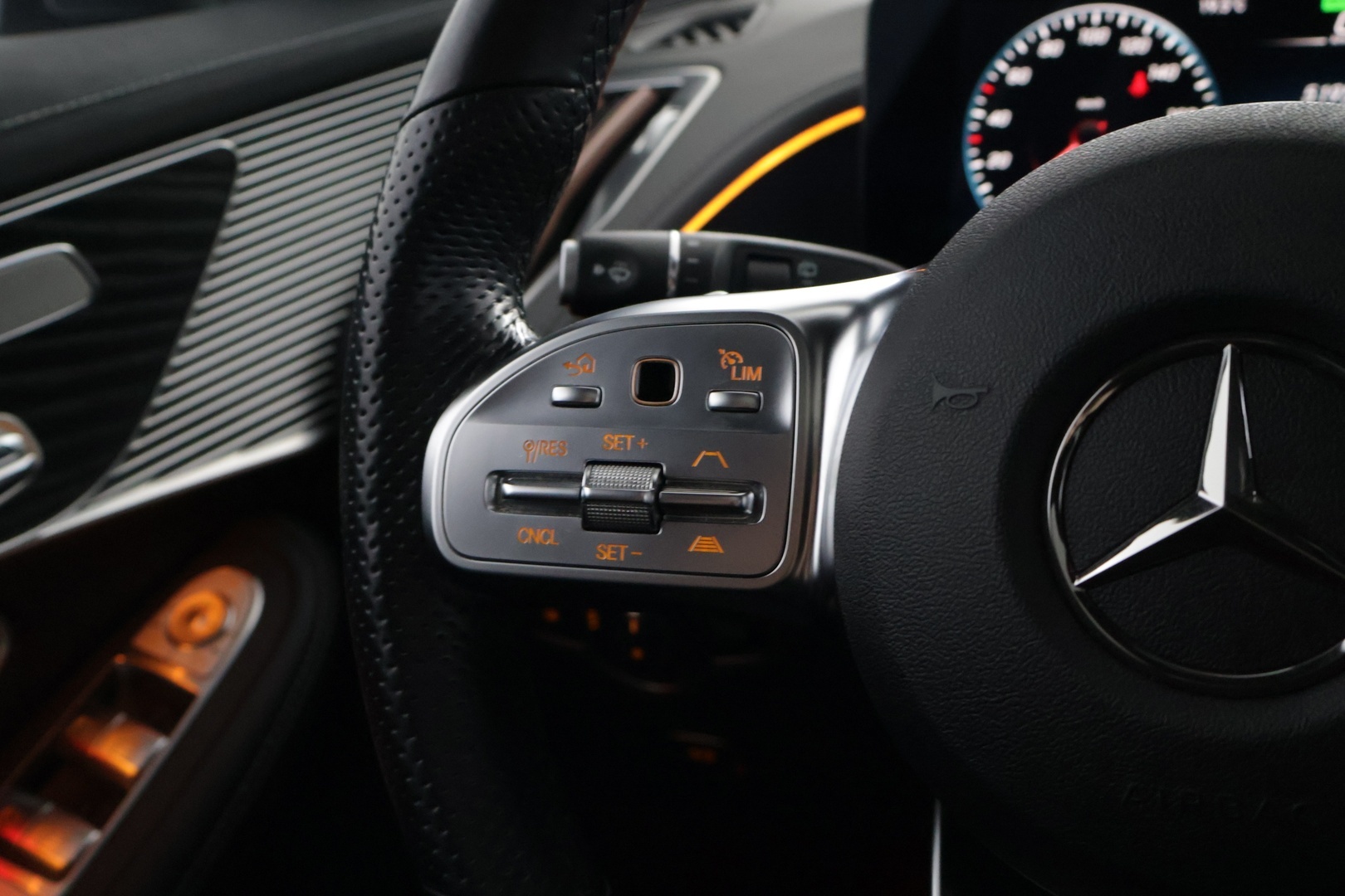 MERCEDES-BENZ EQC 2021