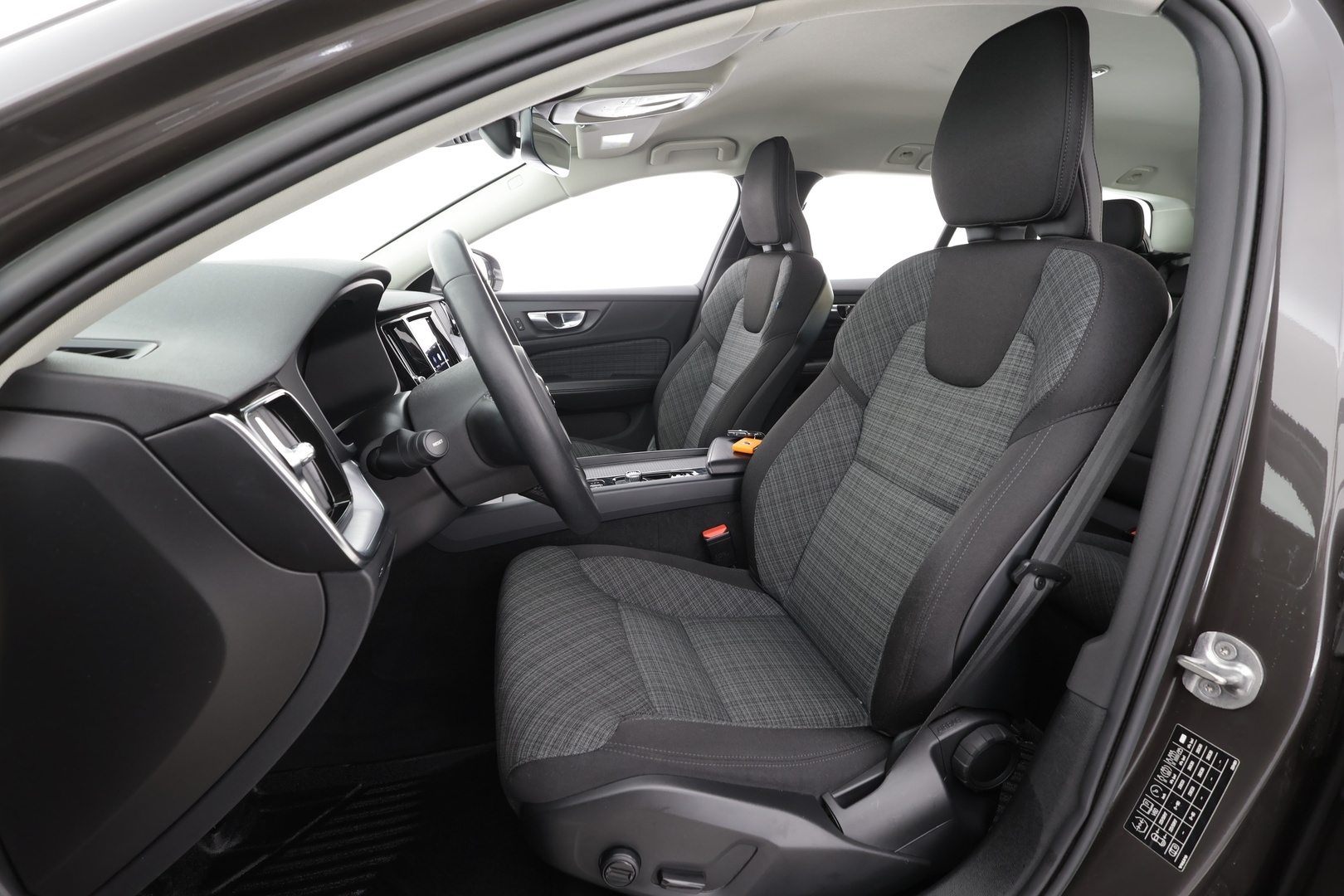 VOLVO V60 2023