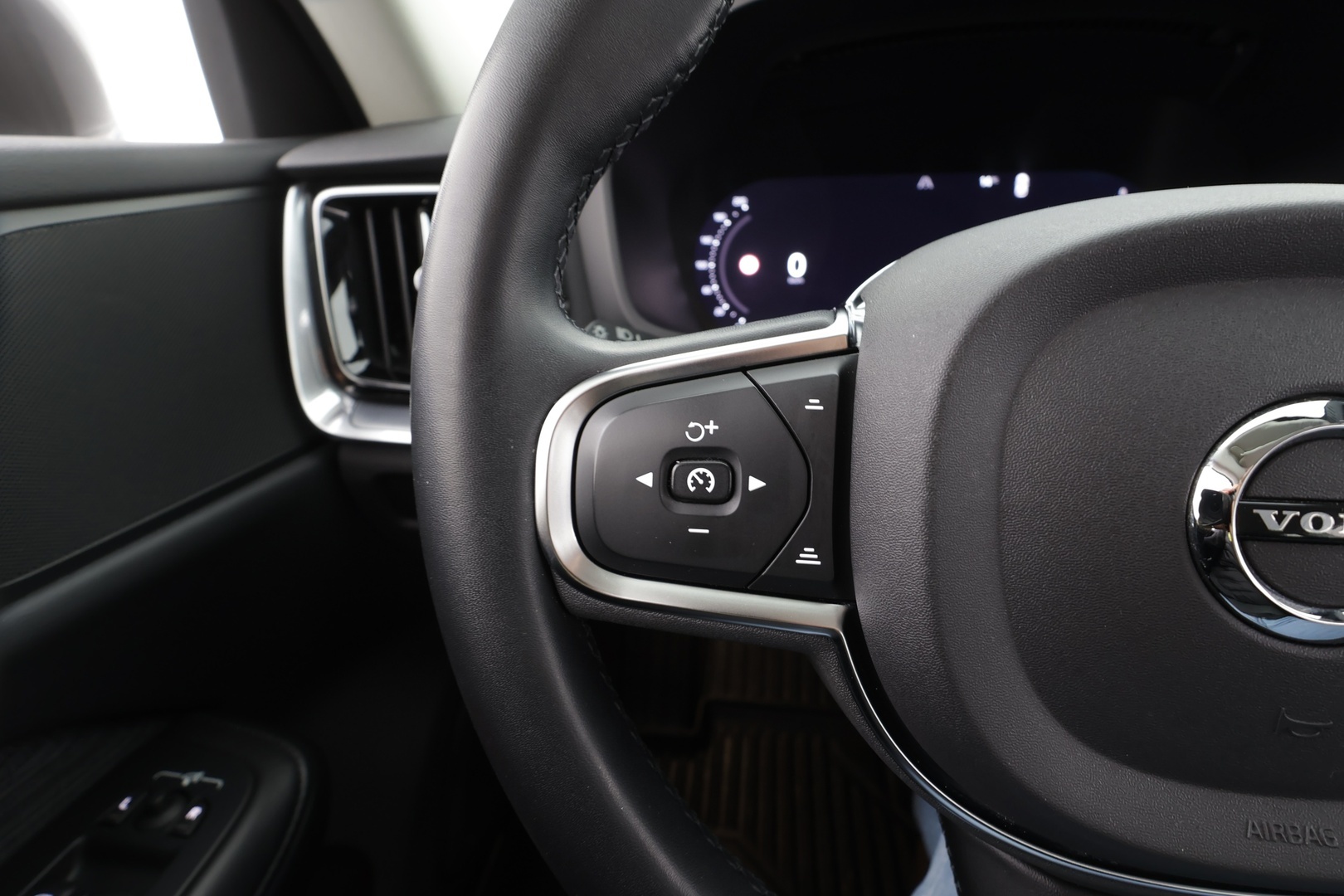 VOLVO V60 2023