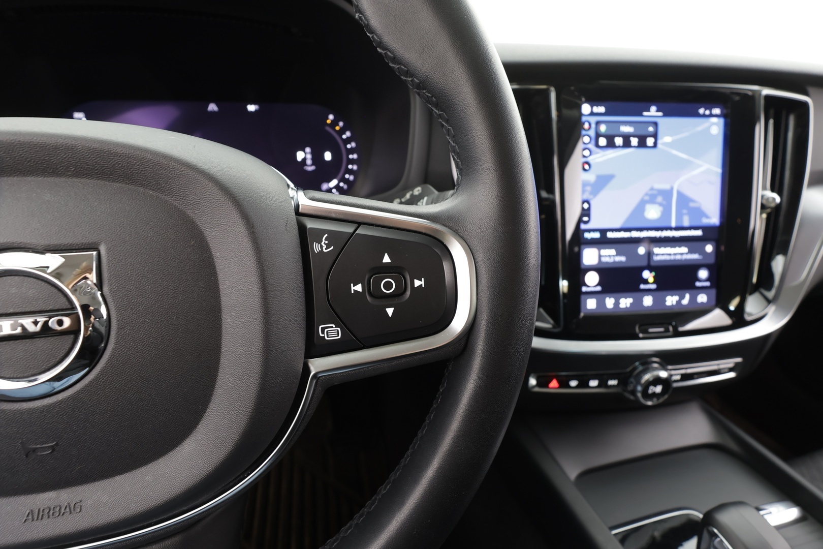 VOLVO V60 2023