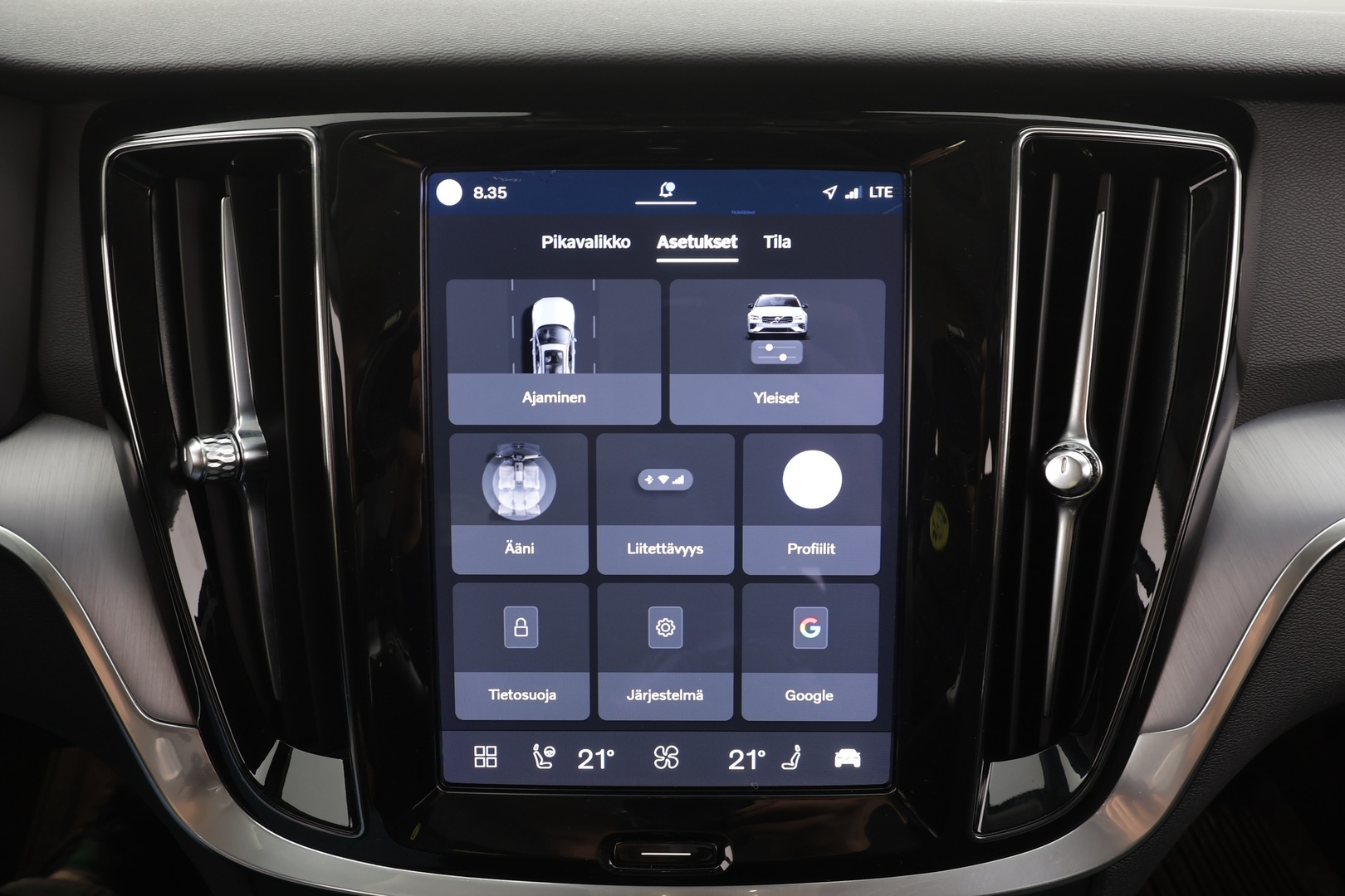 VOLVO V60 2023