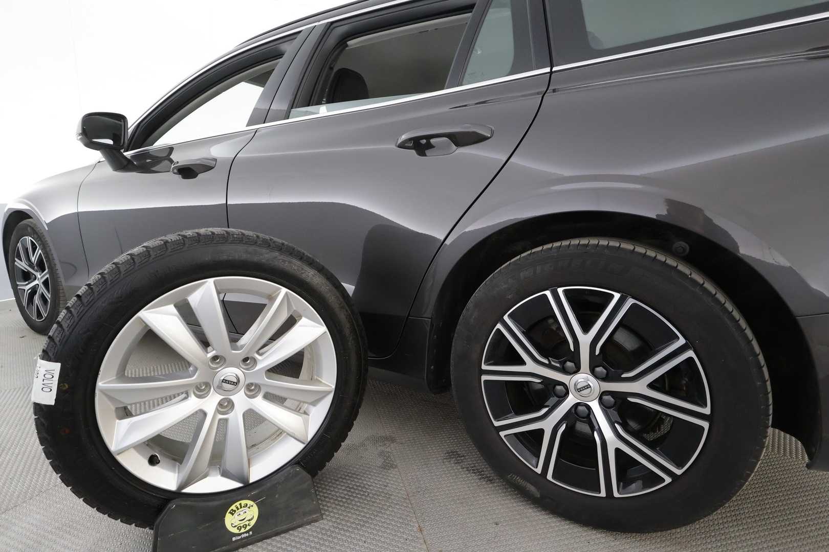 VOLVO V60 2023