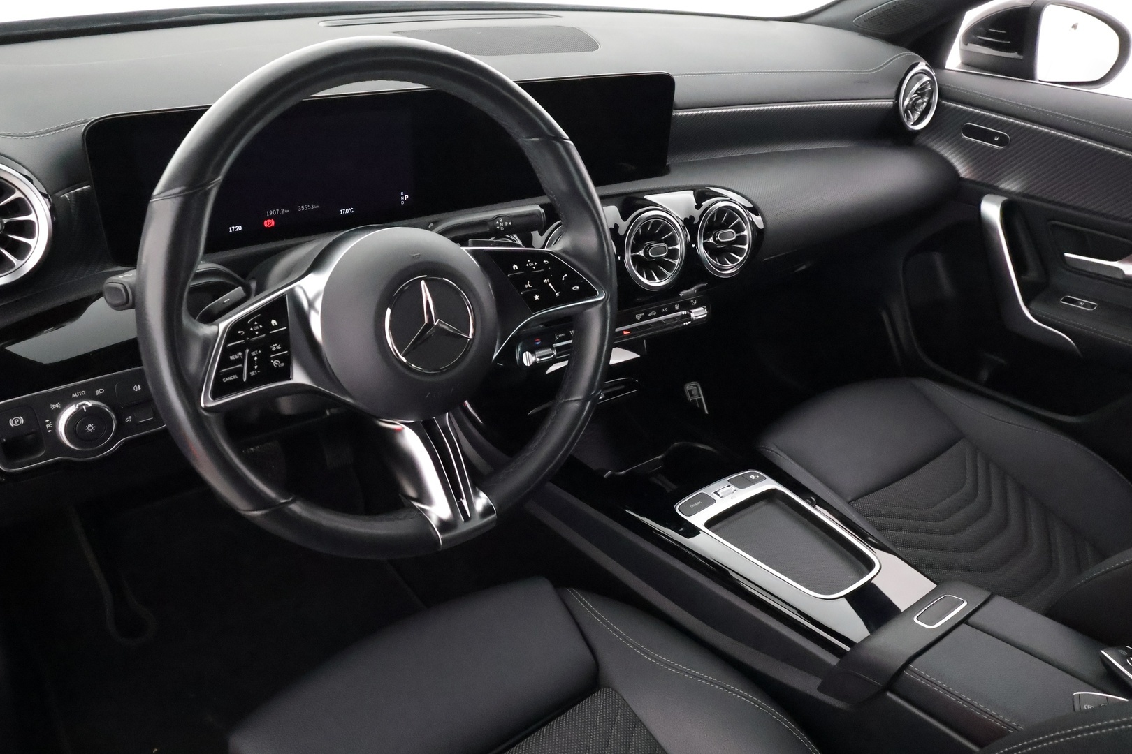 MERCEDES-BENZ CLA 2024
