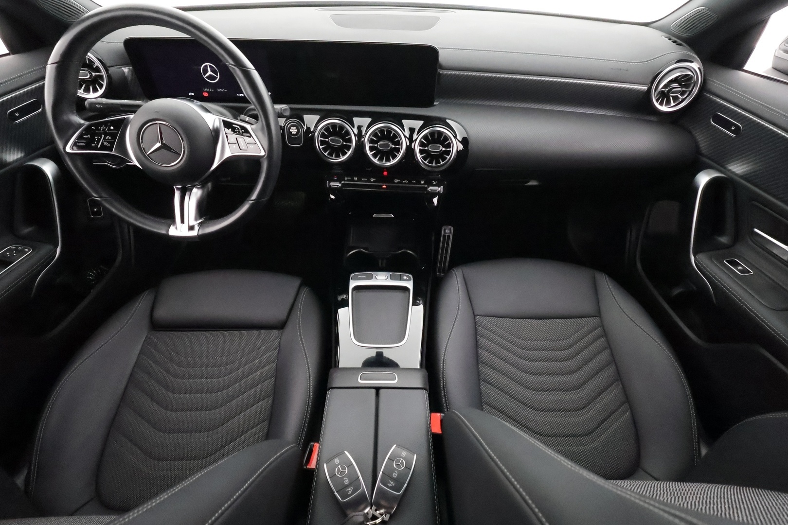 MERCEDES-BENZ CLA 2024