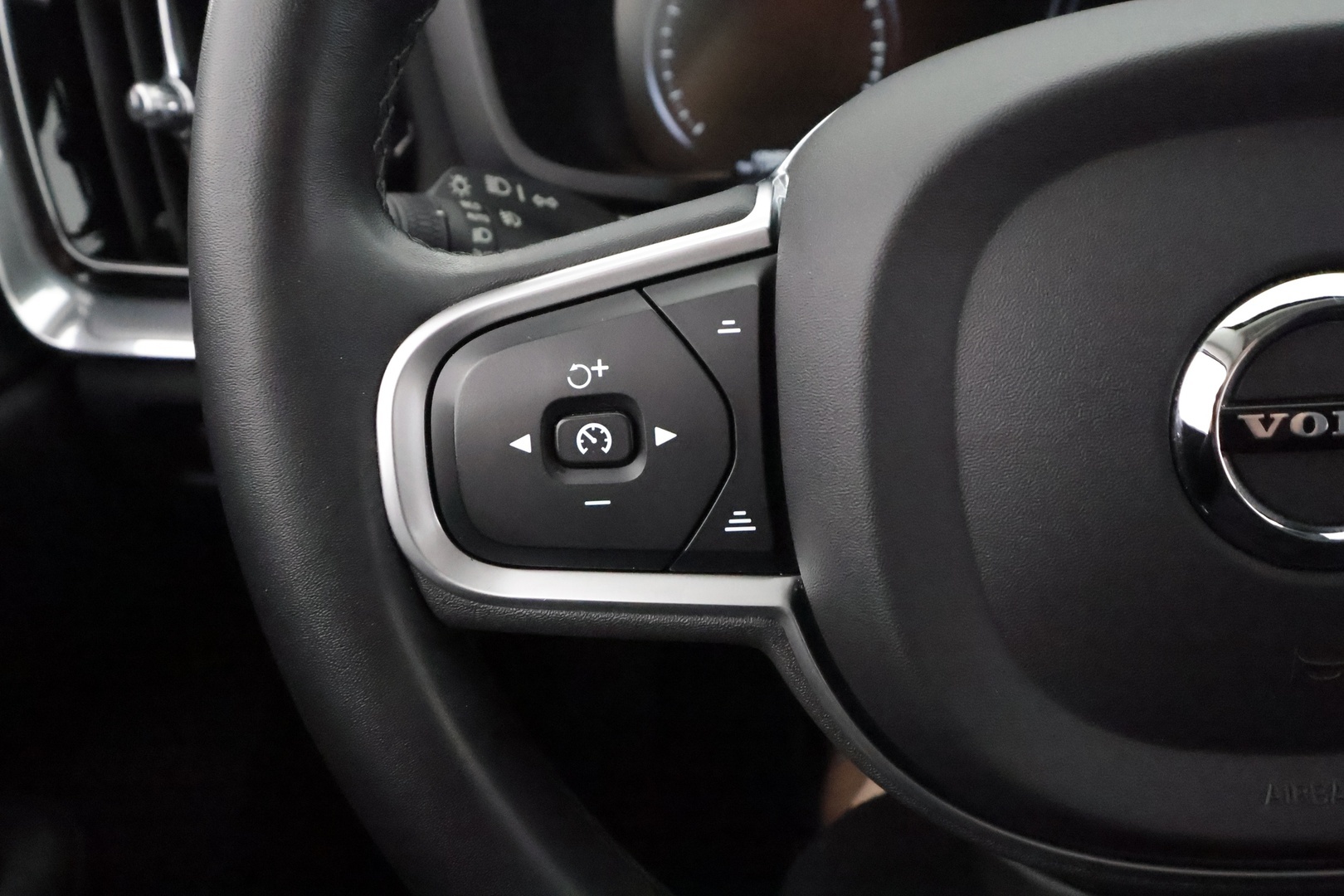 VOLVO V60 2022