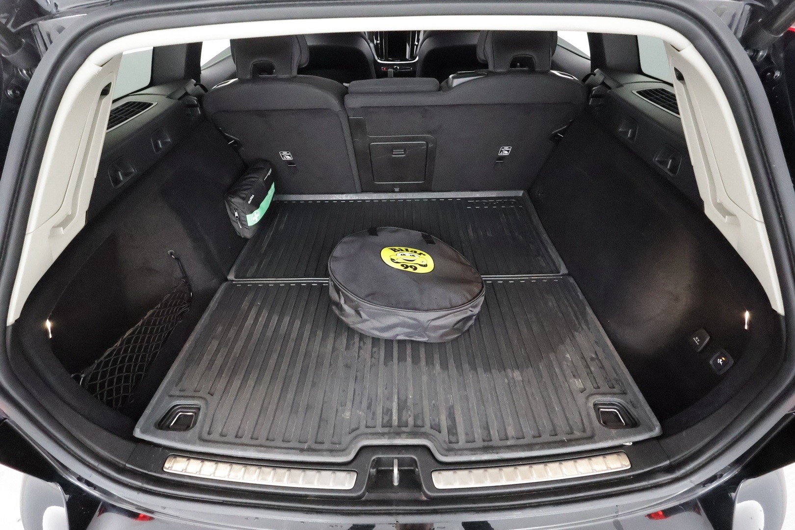 VOLVO V60 2022
