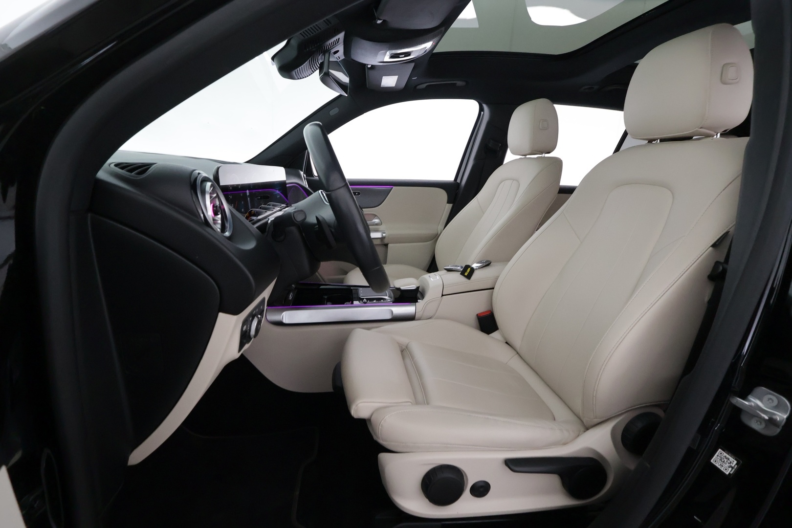 MERCEDES-BENZ EQB 2023