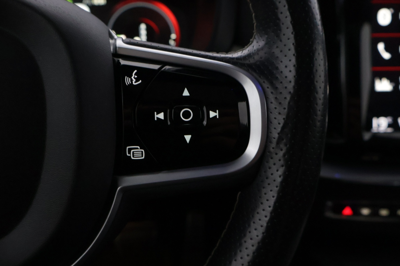 VOLVO XC60 2018