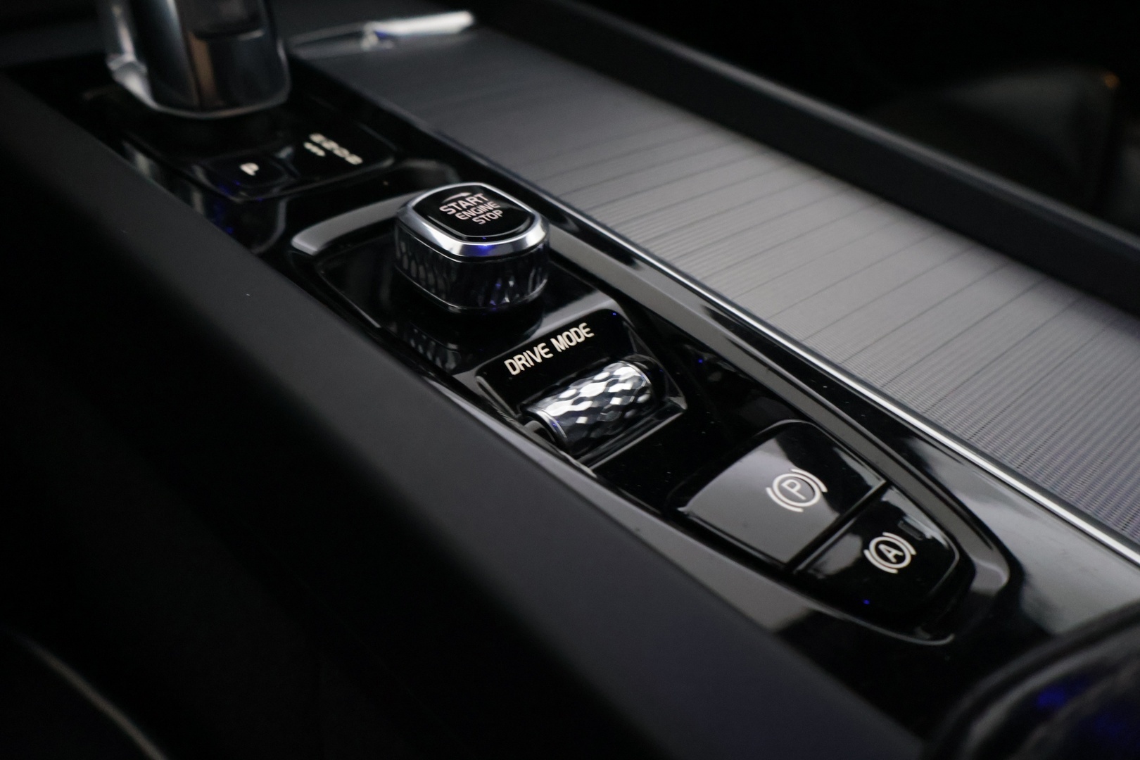 VOLVO XC60 2018