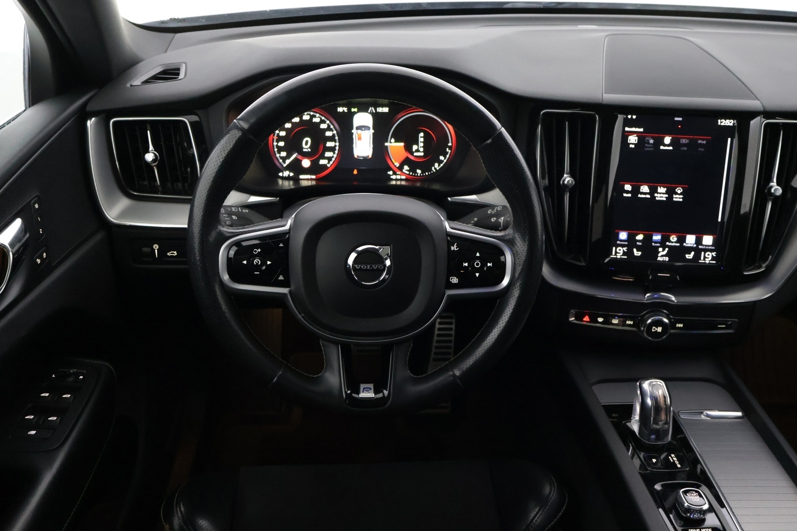 VOLVO XC60 2018