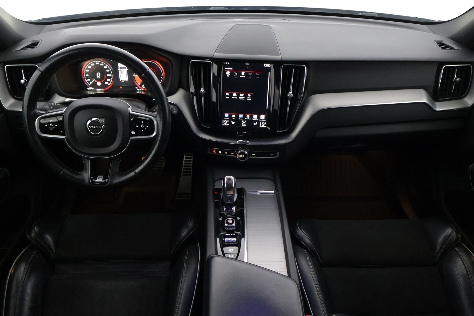 VOLVO XC60 2018