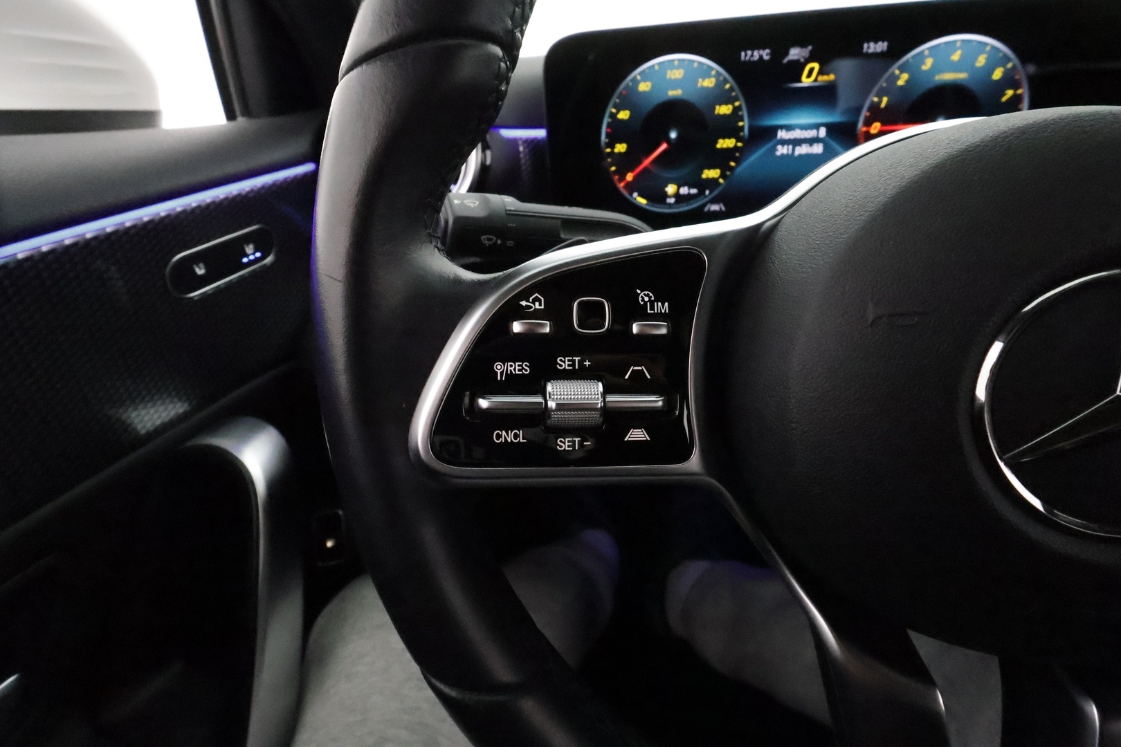 MERCEDES-BENZ A 2021