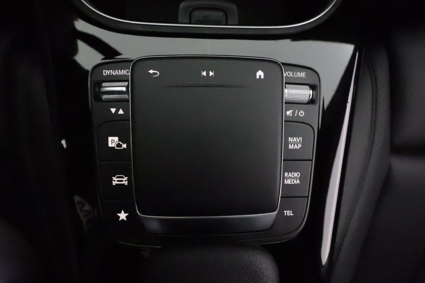 MERCEDES-BENZ A 2021