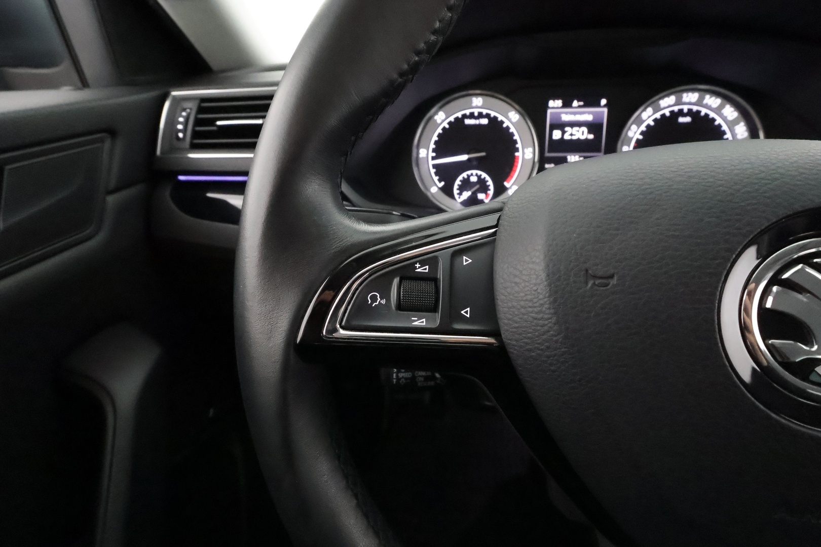 SKODA SUPERB 2017
