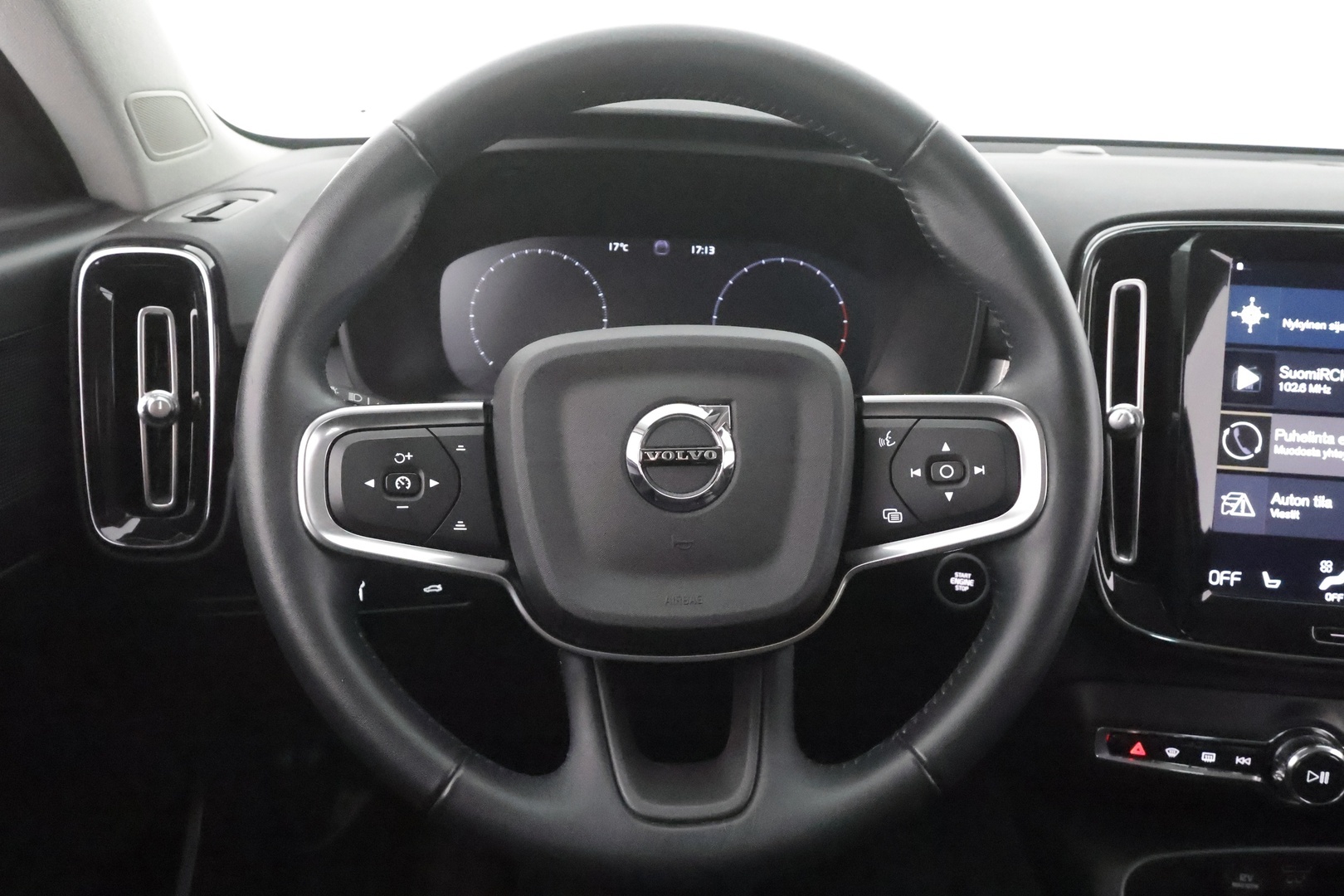 VOLVO XC40 2021