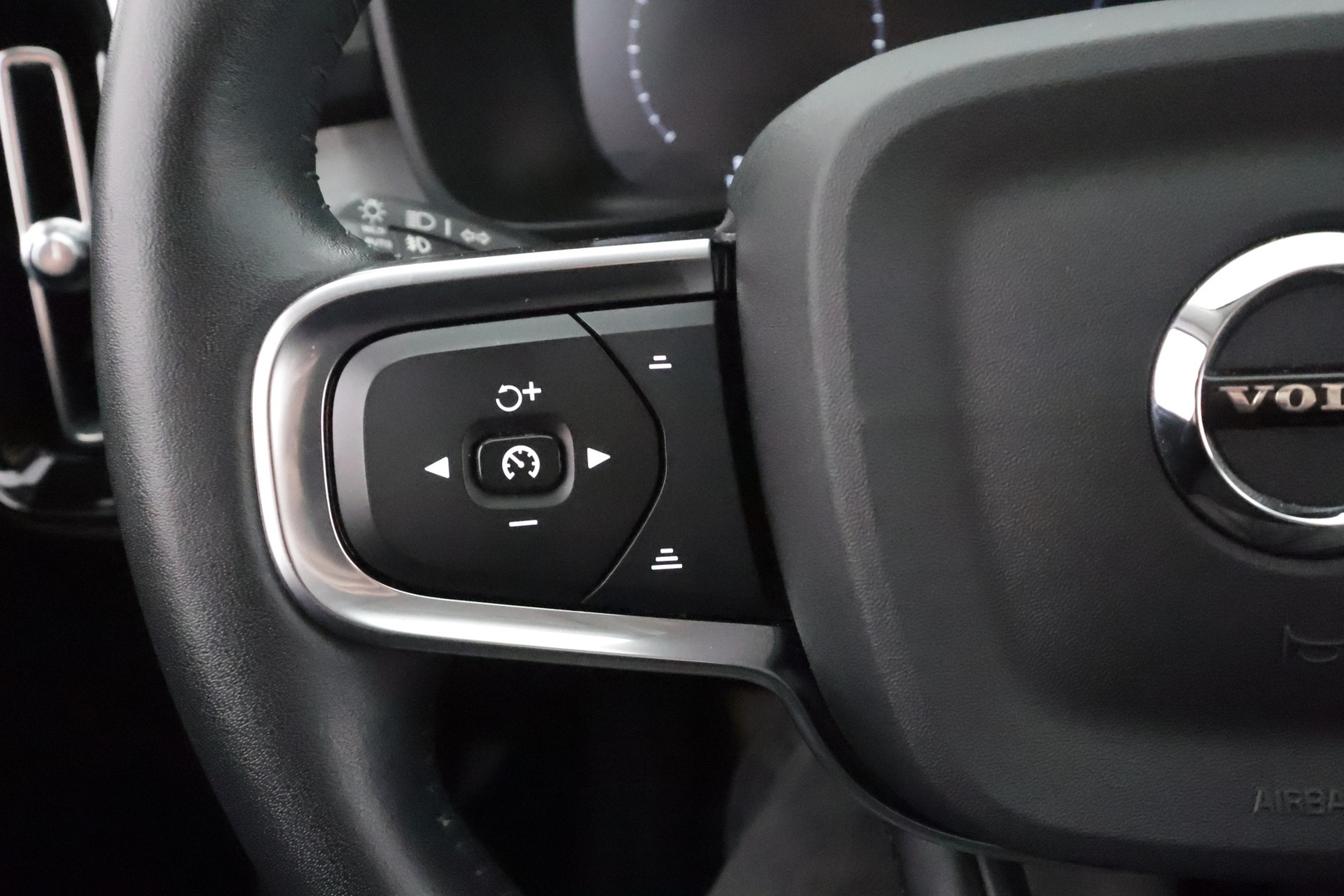 VOLVO XC40 2021