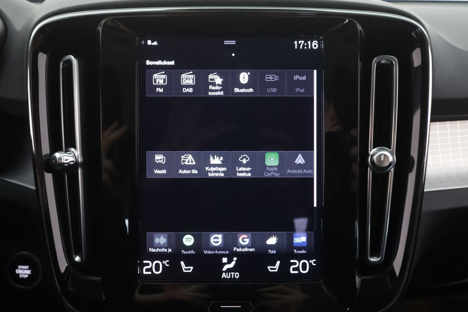 VOLVO XC40 2021