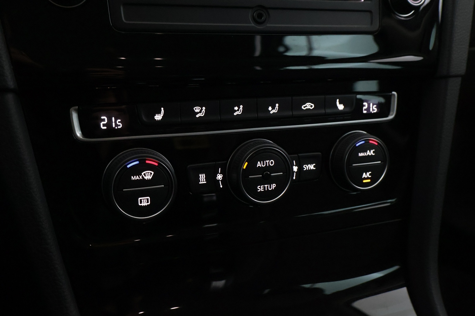VOLKSWAGEN Golf 2014