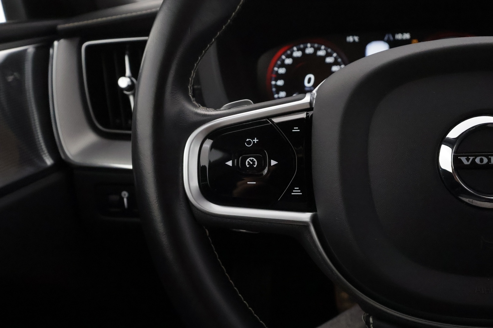 VOLVO XC60 2020