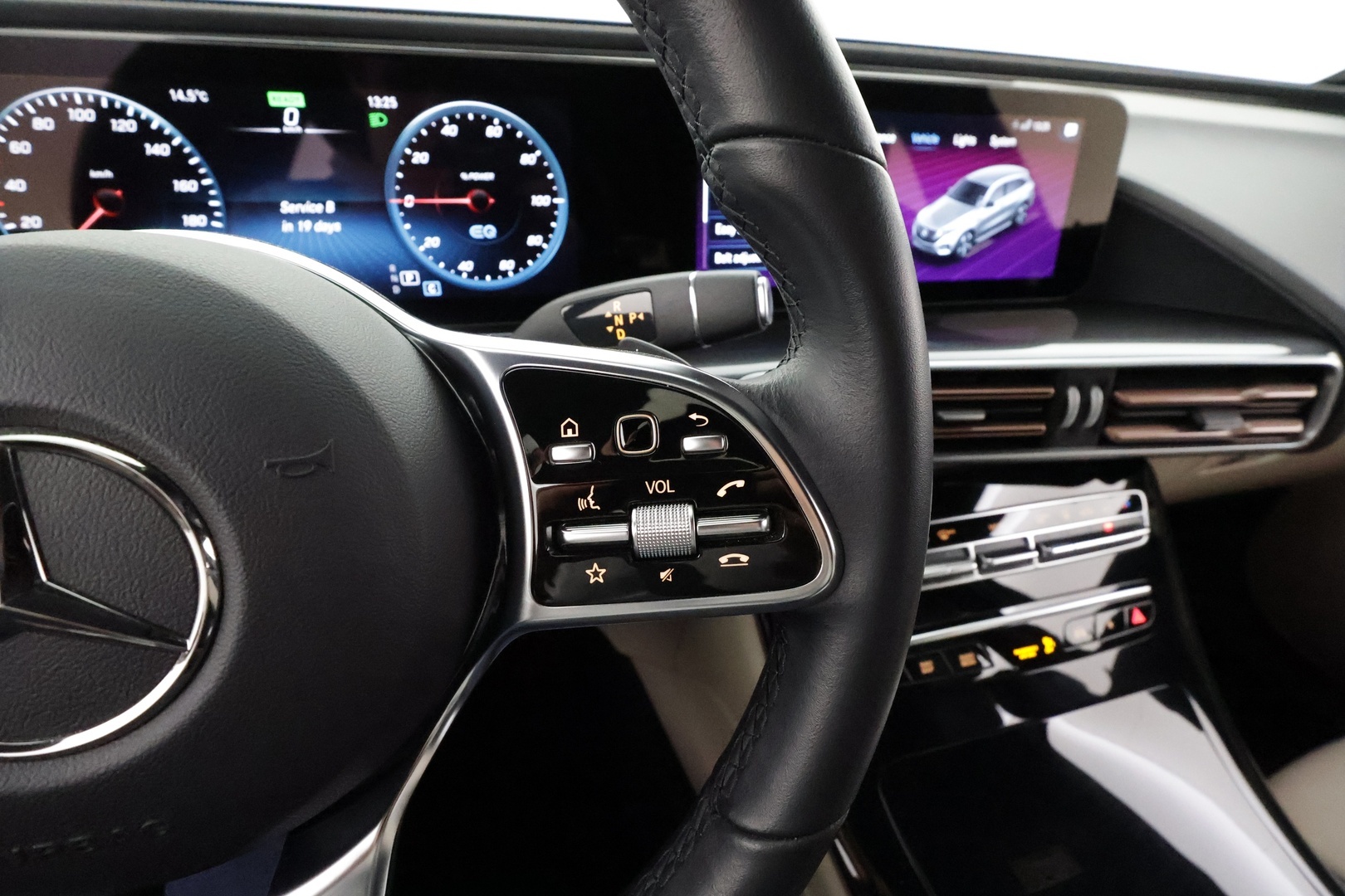 MERCEDES-BENZ EQC 2023