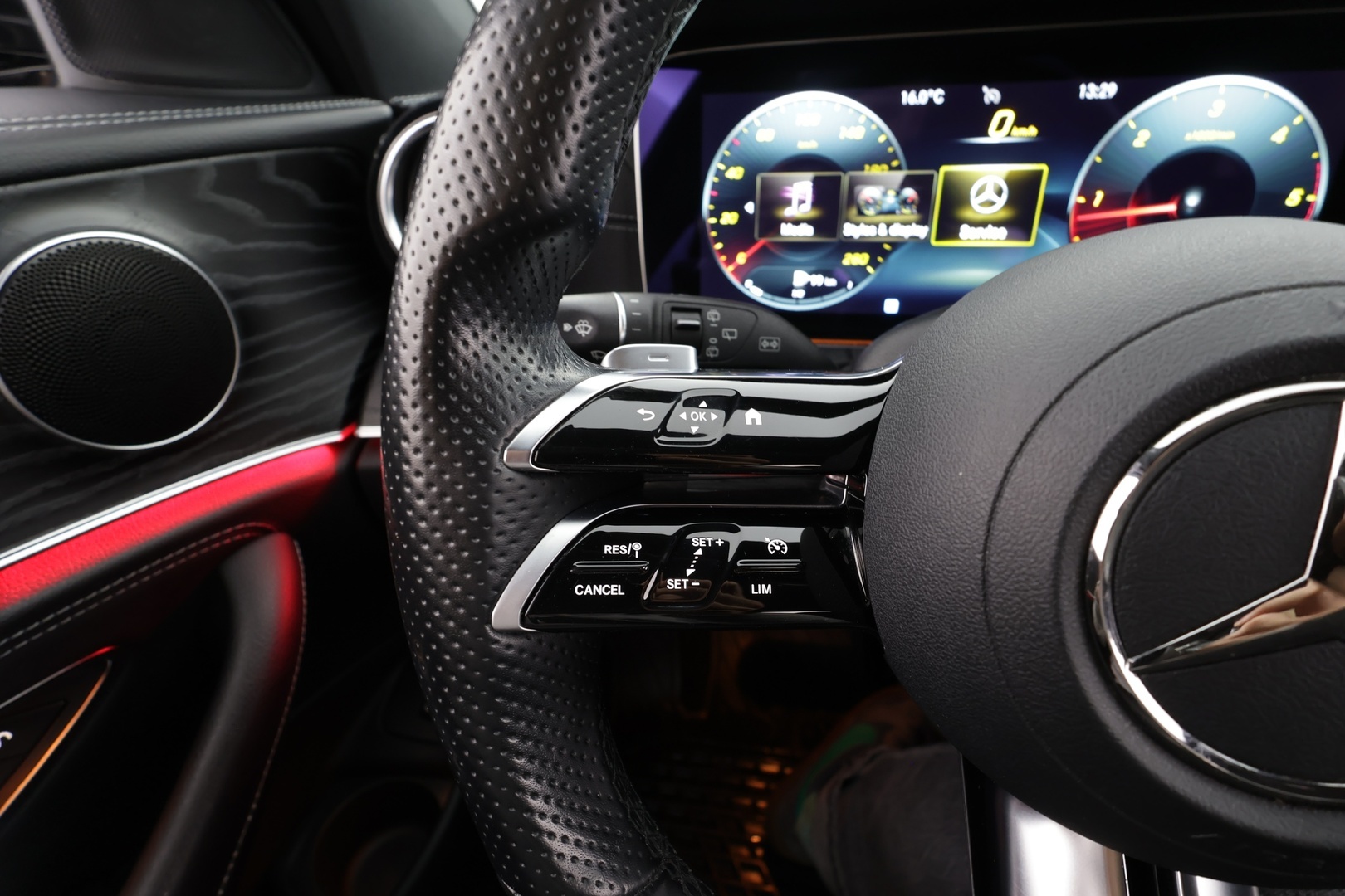 MERCEDES-BENZ E 2021