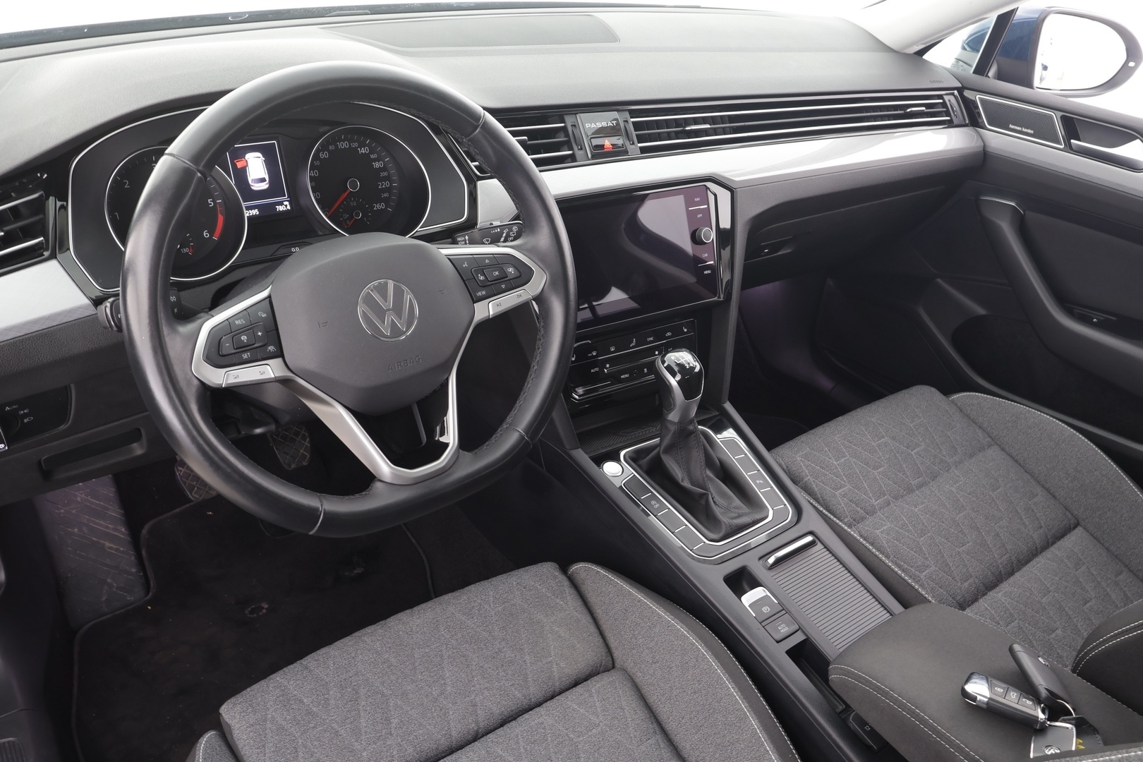 VOLKSWAGEN PASSAT 2023