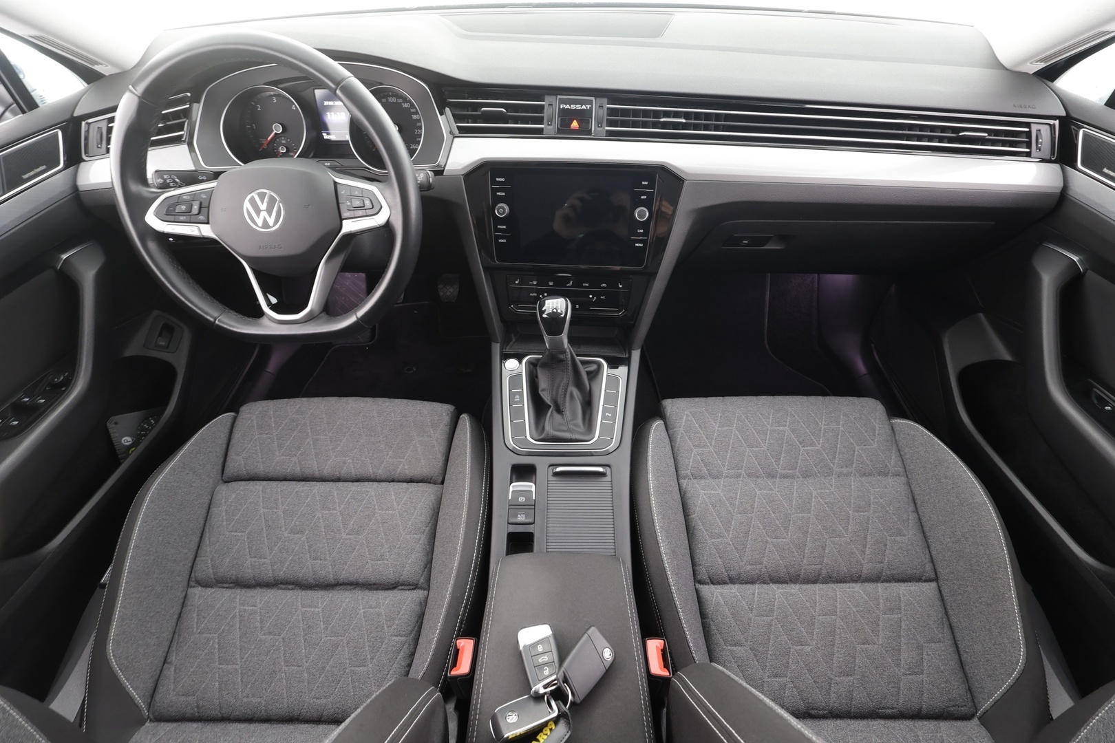 VOLKSWAGEN PASSAT 2023