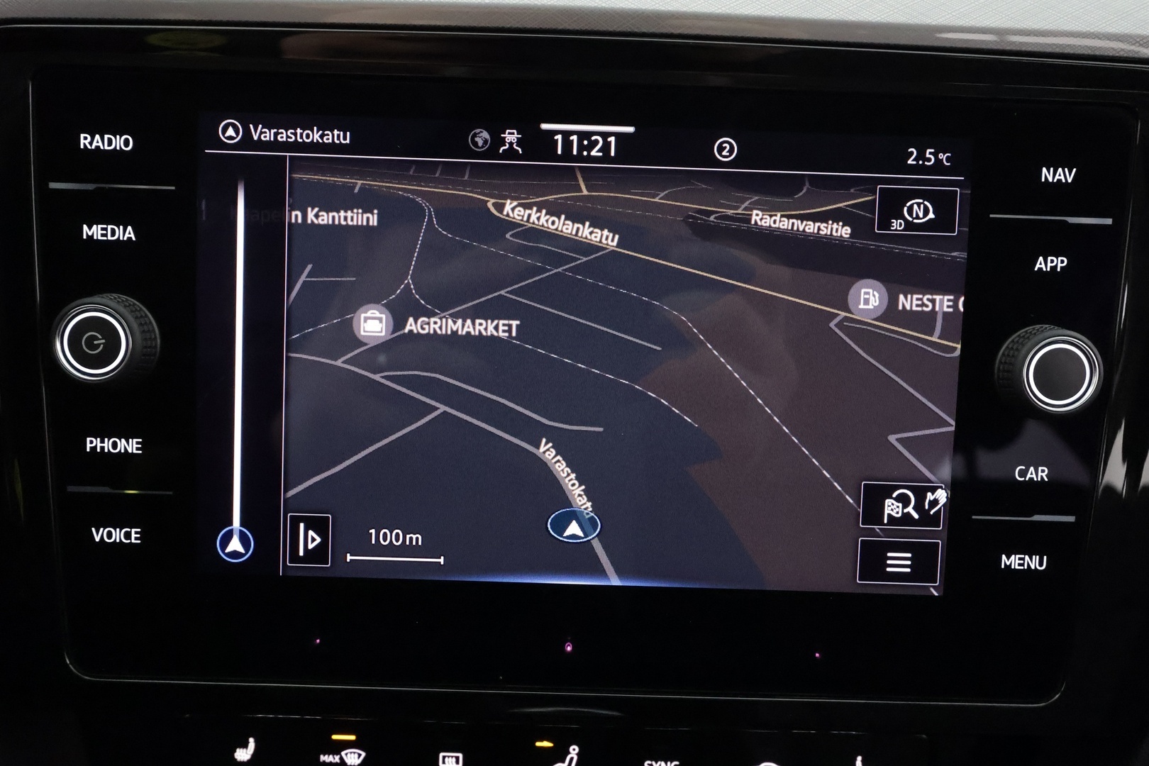 VOLKSWAGEN PASSAT 2023