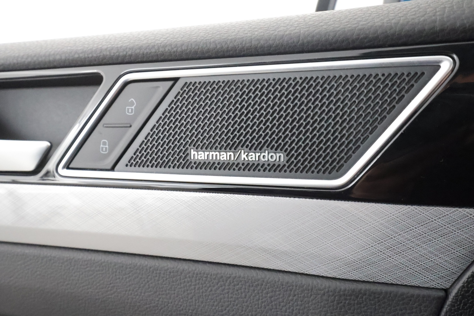 VOLKSWAGEN PASSAT 2023