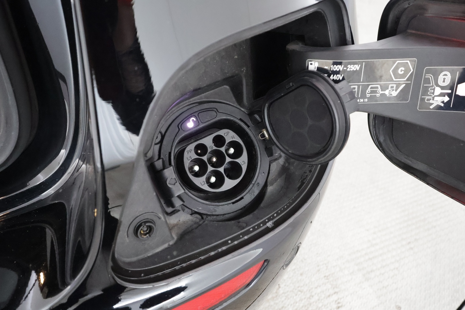 MERCEDES-BENZ E 2023