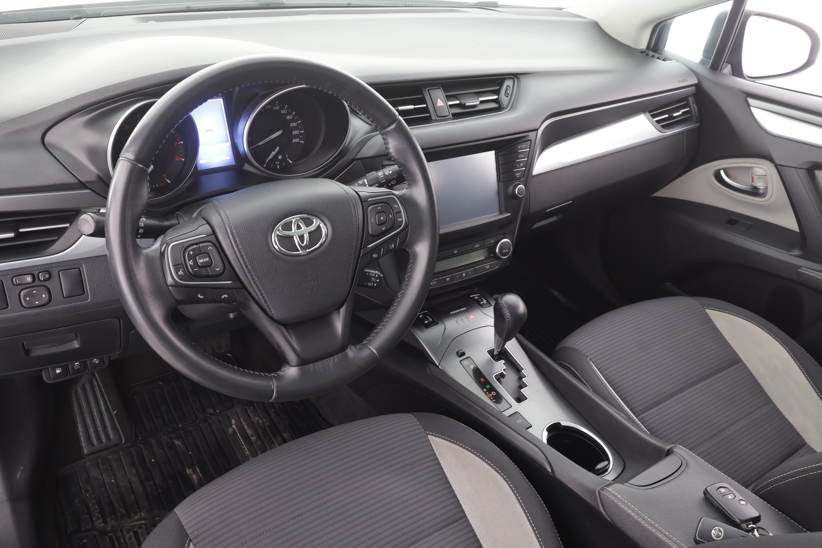 TOYOTA AVENSIS 2016