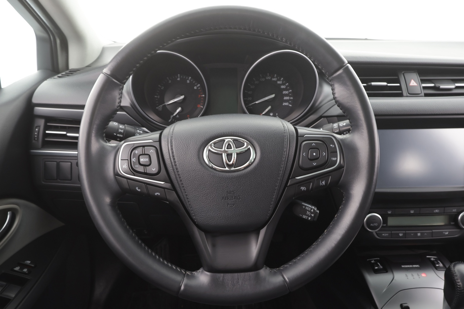 TOYOTA AVENSIS 2016