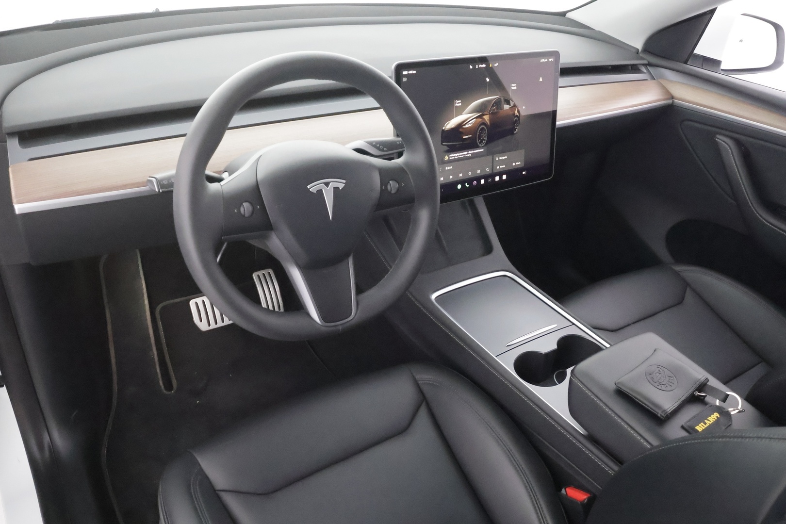 TESLA Model Y 2024
