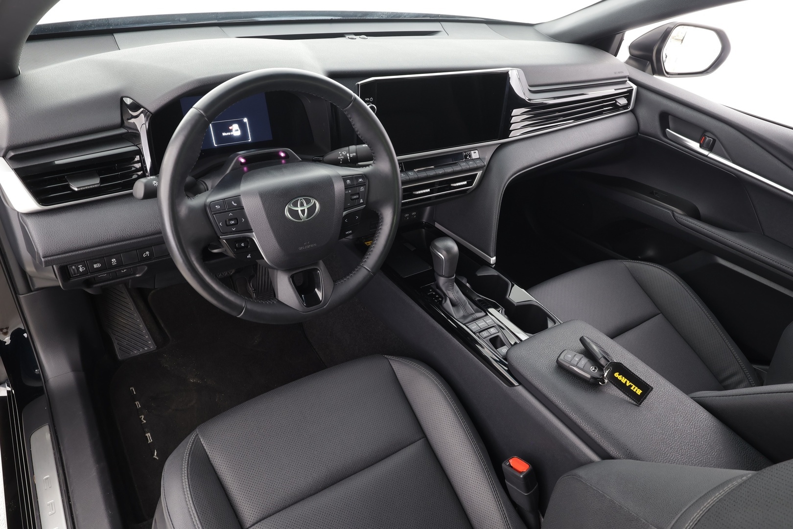 TOYOTA CAMRY 2025