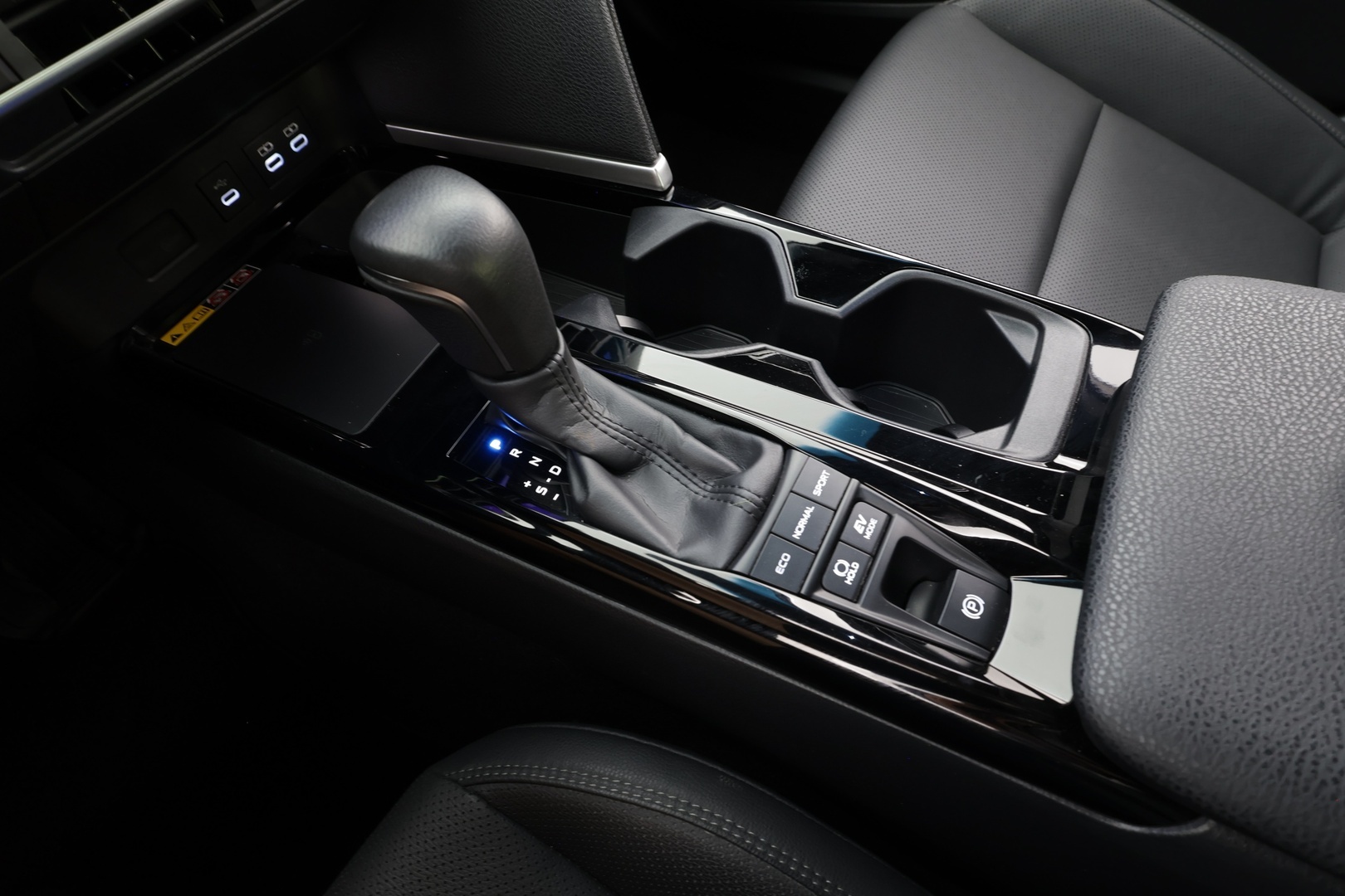 TOYOTA CAMRY 2025