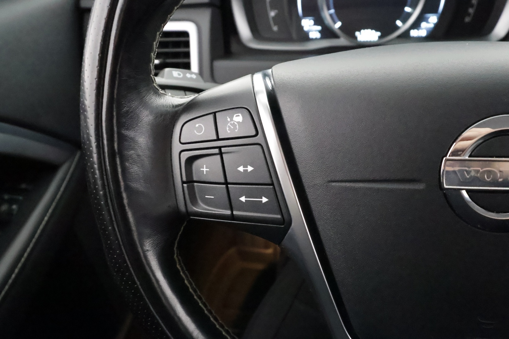 VOLVO XC70 2015