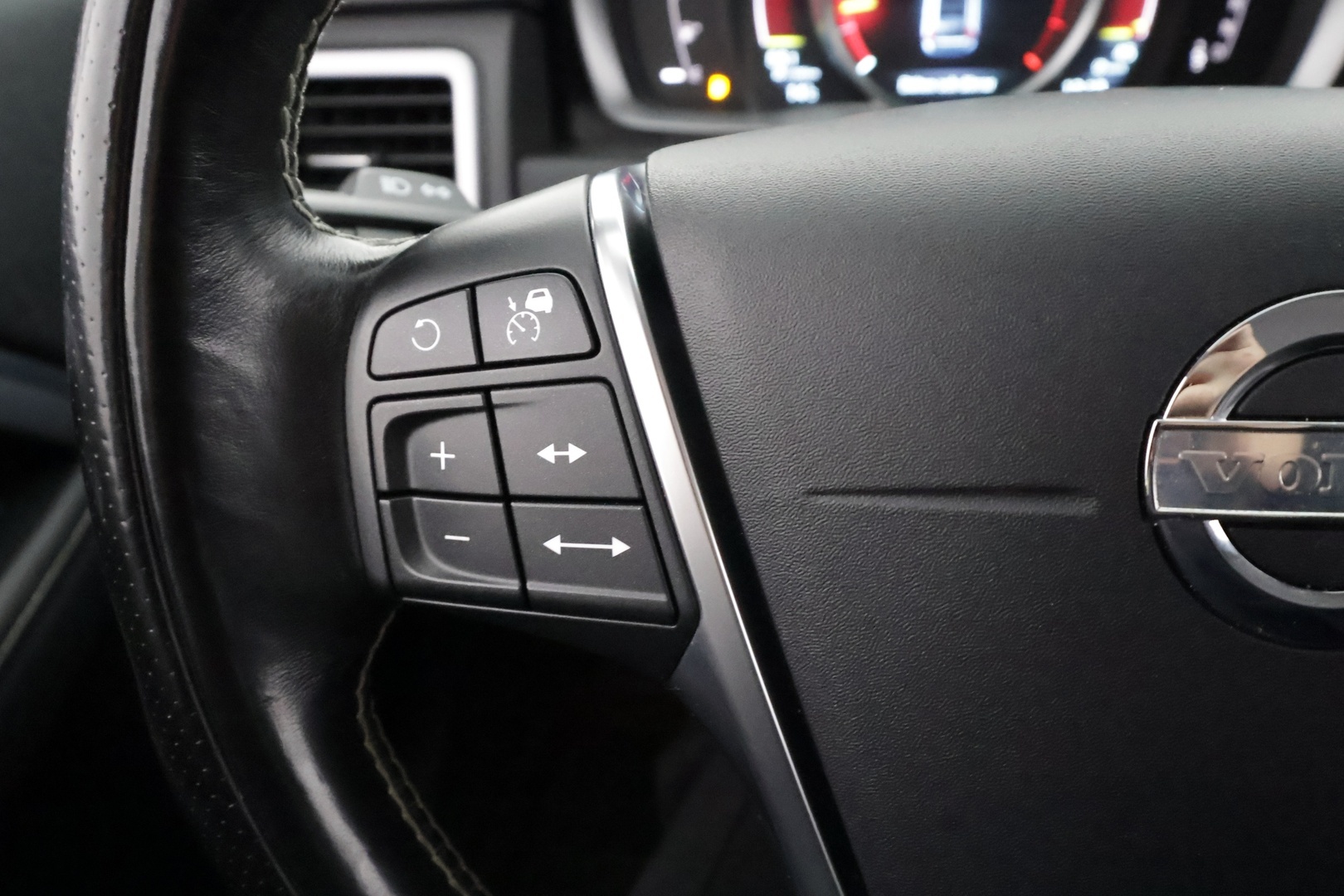 VOLVO XC70 2015