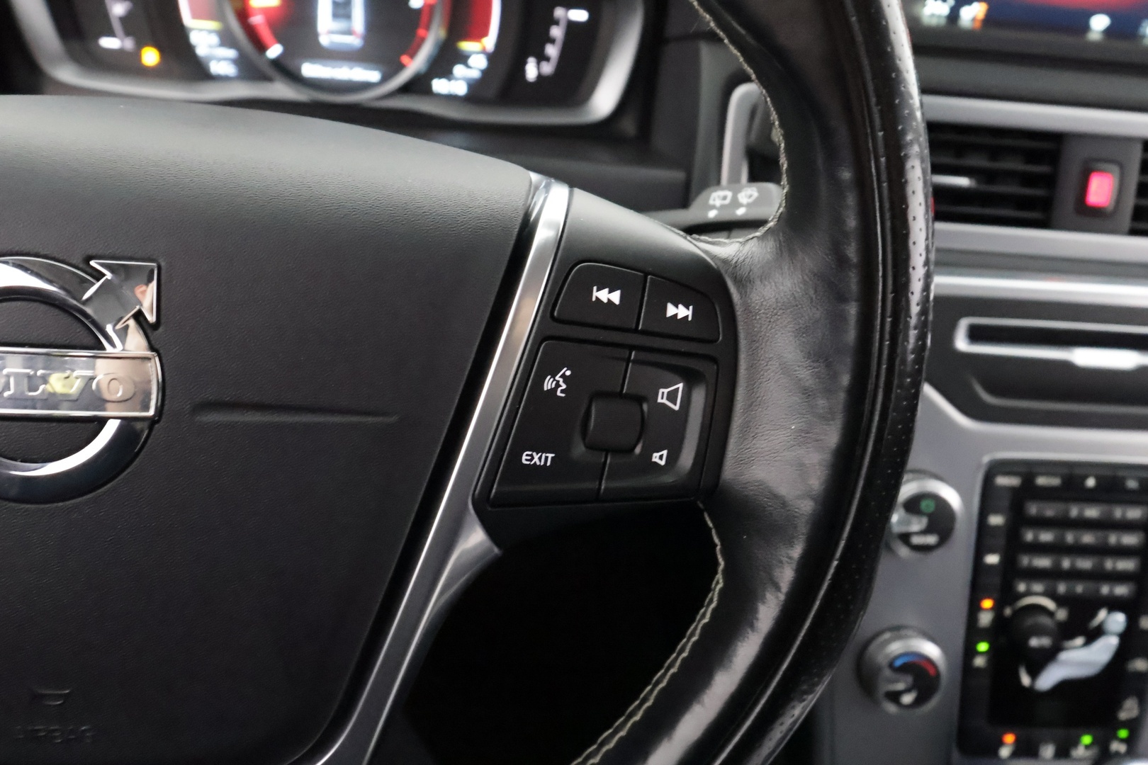 VOLVO XC70 2015