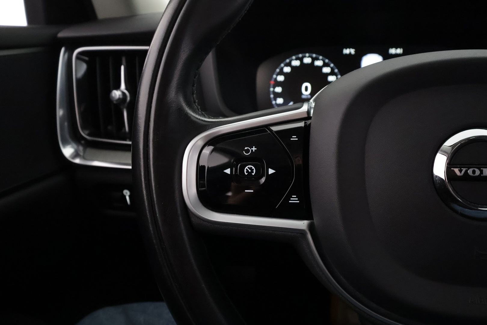 VOLVO V60 2019