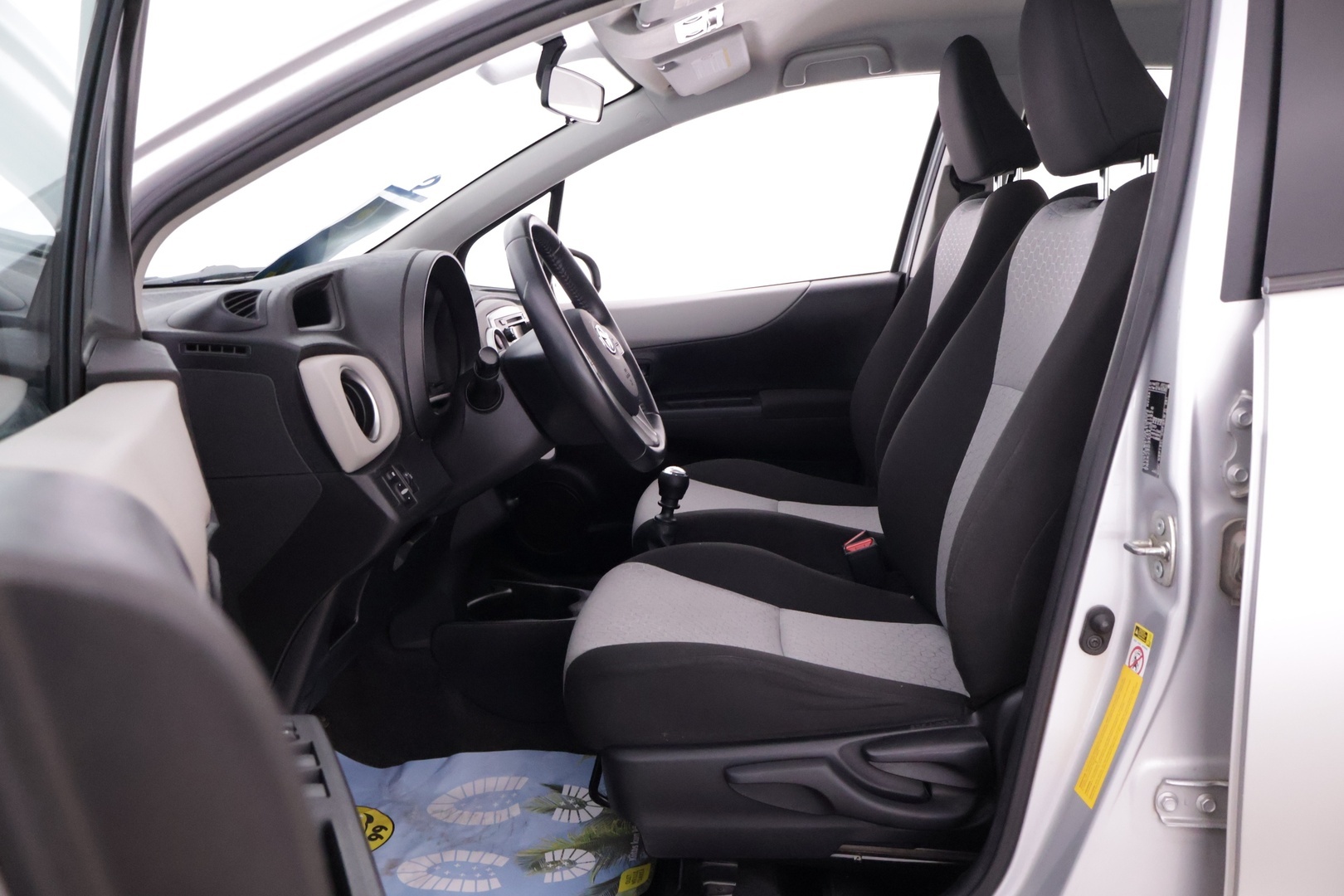 TOYOTA Yaris 2012