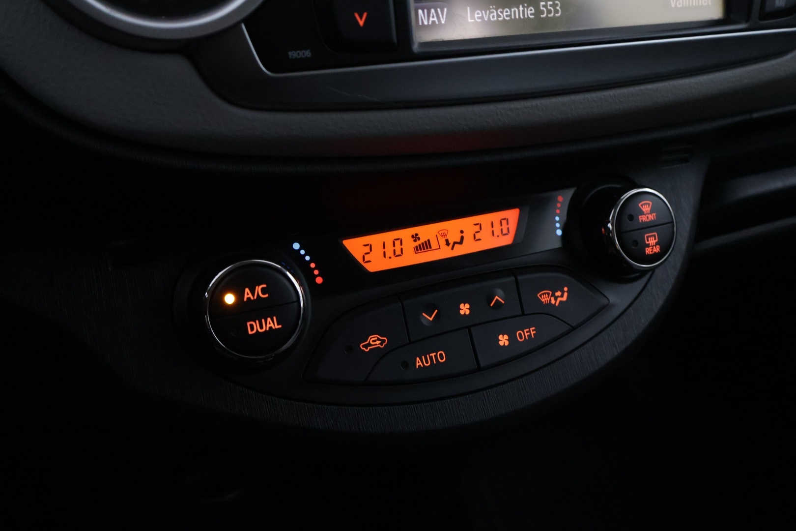 TOYOTA Yaris 2012