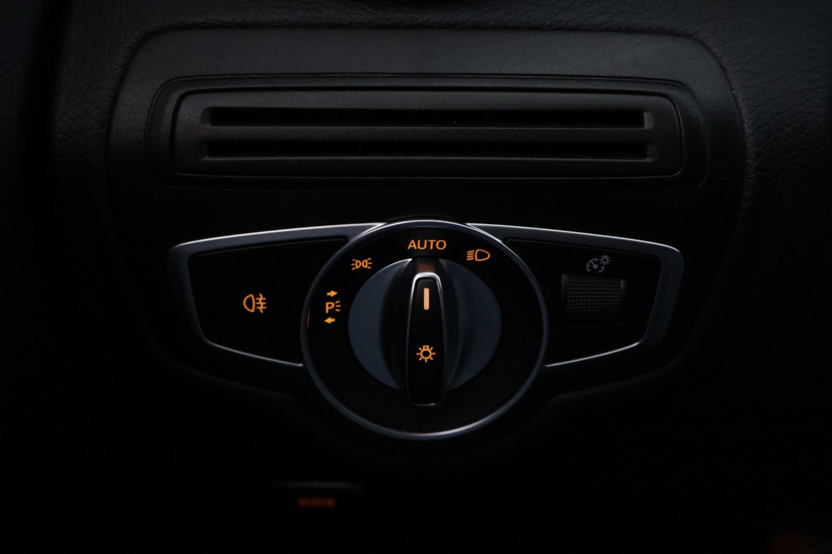 MERCEDES-BENZ C 2019