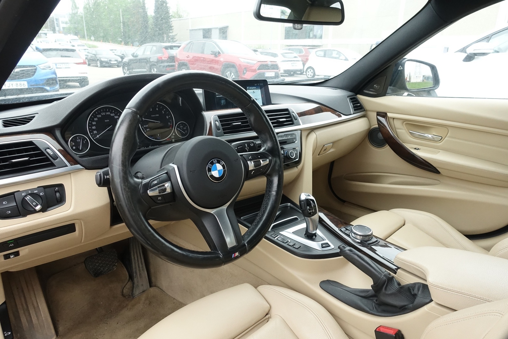 BMW 330 2016