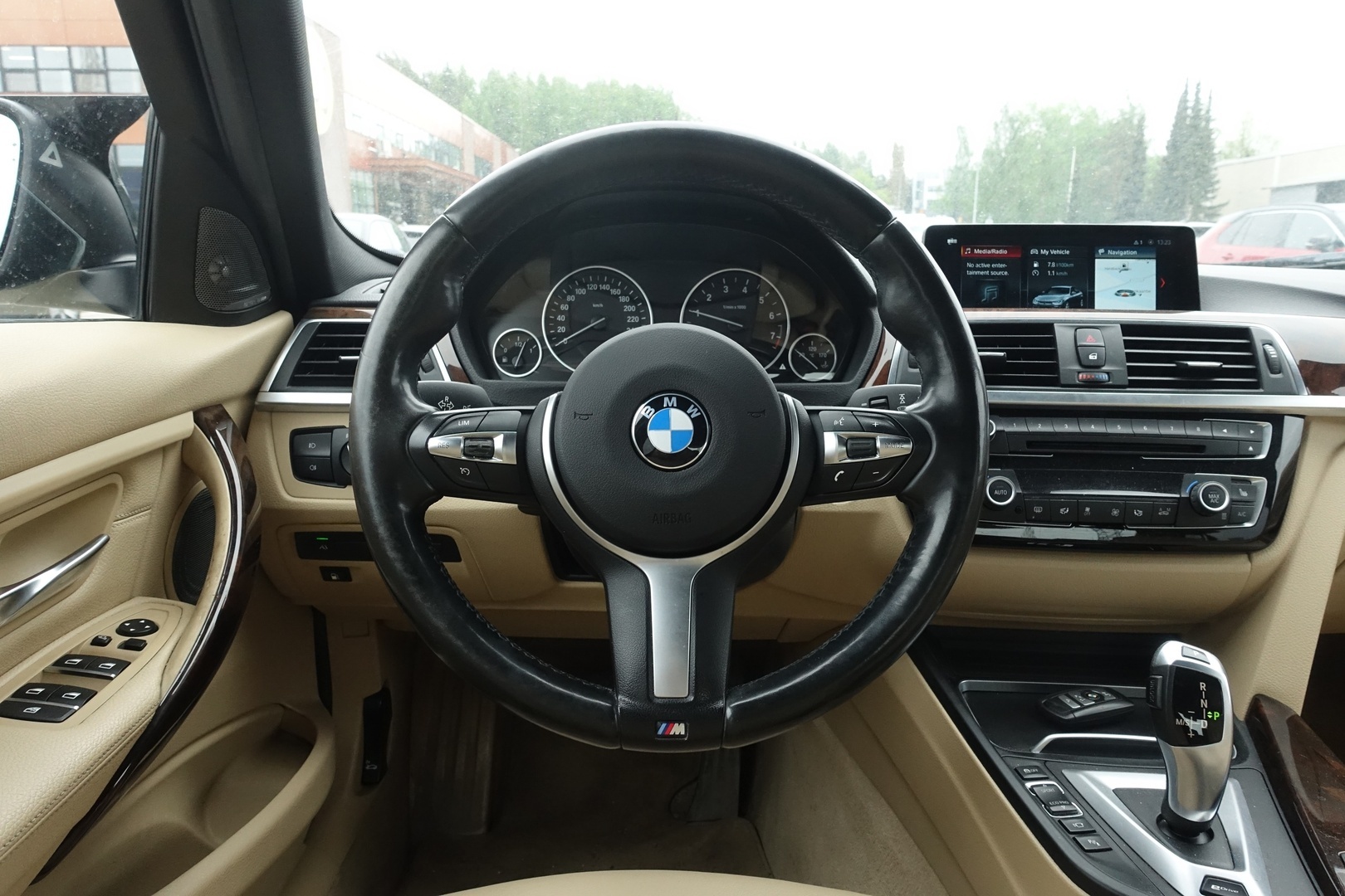 BMW 330 2016